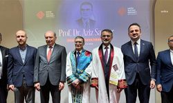 Prof. Dr. Aziz Sancar'a Fatih Sultan Mehmet Vakıf Üniversitesi tarafından fahri doktora beratı verildi