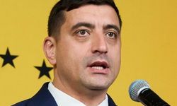 Romanya’daki Cumhurbaşkanlığı seçimlerinin tekrarlanan ilk turunu, aşırı sağcı Simion önde bitirdi