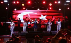 Şarkıcı Melis Fis, 19 Mayıs coşkusunu Merkezefendi'de doruklara çıkardı