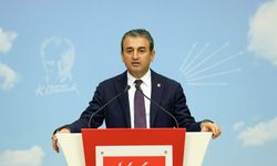 Sırrı Süreyya Önder hayatını kaybetti... Burhanettin Bulut: "Onu nüktedan ve mücadeleci kişiliğiyle barış için verdiği emekle hatırlayacağız"