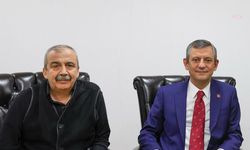 Sırrı Süreyya Önder hayatını kaybetti... CHP Lideri Özel: "Türkiye’nin birliği ve kardeşliği için verdiği mücadeleyi başarıya ulaştırmak, hepimizin ona borcudur"