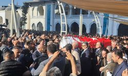 Sırrı Süreyya Önder son yolculuğuna uğurlanıyor... Önder için Barbaros Hayrettin Paşa Camisi'nde cenaze namazı kılındı 