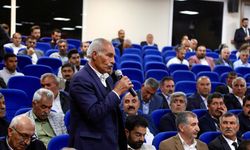  Van'da "Muhtarlar Toplantısı" hem belediye hem de AK Parti Van İl Başkanlığı tarafından sahiplenildi