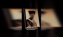 Zonguldak Belediye Başkanı Tahsin Erdem, gençlerle Atatürk’ün sevdiği şarkıyı seslendirdi