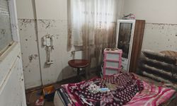 Sağanak yağışta evini su bastı