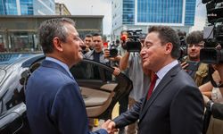 Ali Babacan’dan Özgür Özel’e, Manisa Büyükşehir Belediye Başkanı Ferdi Zeyrek için geçmiş olsun telefonu 