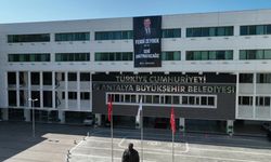 Antalya Büyükşehir Belediyesi binasına Ferdi Zeyrek posteri asıldı: “Seni Unutmayacağız"