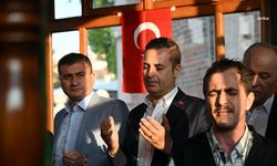 Balıkesir Büyükşehir Belediye Başkanı Akın, vatandaş ile bayramlaştı 