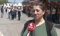 Bayram öncesi Eminönü’nde tezgahlara ilgi azdı: “Sadece bakıyoruz, her yer müzelik olmuş, alamıyoruz”