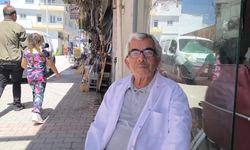 Berberlik yapan emekli:  "Bayrama 6 gün var hala bekliyoruz müşteri gelecek diye"
