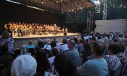 Bornova yaza müzikle merhaba dedi: Büyükpark'ta Türk Sanat Müziği rüzgarı esti 