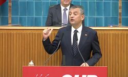 CHP Grup toplantısı... Özgür Özel: “Kişi kendinden bilir işi... Erdoğan, o dönemlerde kaçak yapıya bağışla para aldığını itiraf etmiş, billboardları usulsüz vermiş, medyaya para dağıtmış, sonra da satın almış” 