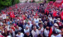 CHP'nin "Millet İradesine Sahip Çıkıyor" mitingi... Özgür Özel'den iktidara: "Bizim 47 yıl gösterdiğimiz anlayışı, sabrı, 47 gün göstermediler"