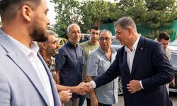 İzmir Büyükşehir Belediye Başkanı Tugay, vatandaşla bayramlaştı 