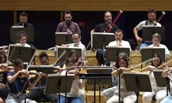 İzmir Oda Orkestrası ilk konserini düzenledi 