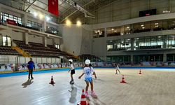 İzmir'de Buz Sporları Salonu'nda tekerlekli paten eğitimi başlıyor