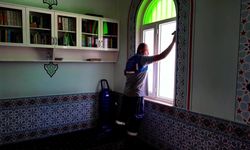  Konyaaltı Belediyesi'nden bayram öncesi camilerde temizlik çalışması 