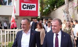 Mersin Büyükşehir Belediye Başkanı Seçer, CHP İl Başkanlığı'nın bayramlaşma programına katıldı