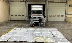 Nahçıvan gümrük yetkilileri, Türkiye'ye seyreden TIR'da 77 kilogram uyuşturucu ele geçirdi