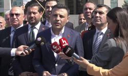 Özgür Çelik'ten sevk görüntülerine tepki: Darbe dönemini yansıtan görüntü... Masumiyet karinesi yok ediliyor. İnsanların onuruyla, şerefiyle oynuyorlar. Hukuku ayaklar altına alıyorlar