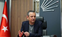 Özgür Özel’den Babalar Günü mesajı: “Bu ülke, evladına onurlu bir gelecek bırakmak için yılmadan direnen babaların emeğiyle yeniden ayağa kalkacak”