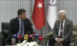 Siyasi partiler arası bayramlaşma… Yeniden Refah Partisi heyeti, DEM Parti heyetiyle bayramlaştı... Yeniden Refah Partililer: "İktidarı oluşturan Cumhur İttifakı ve birleşenlerinden herhangi bir şekilde bir bilgilenme almadık"