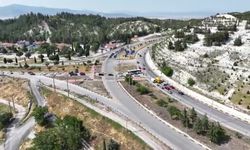Yollarda bayram tatilinden dönüş yoğunluğu... Burdur’dan 8 saatte 30 binden fazla araç geçti