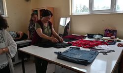 Yozgat’ta kasaba kadınları, diktikleri kıyafetleri podyumda sergiledi