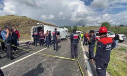 Yozgat’ta trafik kazası… Aşırı hız kazaya neden oldu, 2 kişi öldü, 15 kişi yaralandı
