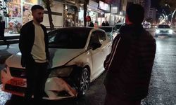 Seyir halindeki otomobil alev aldı