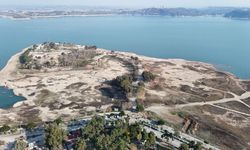 Adana'da yıkım yapılan Amerikan Adası girişi kayalarla kapatıldı