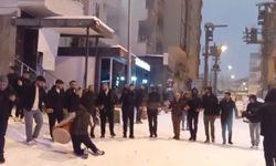 Batman'da yıllar sonra gelen kar sevinci: Davul zurna, halay ve kızak keyfi