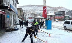 Bayburt'ta karla mücadele sürüyor