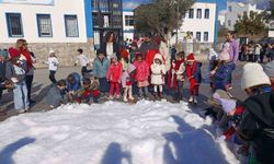 Bodrum'da öğrencilere yapay kar sürprizi