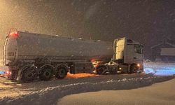 Bolu Dağı ağır tonajlı araçların geçişine kapatıldı: Kar kalınlığı 40 santimetreyi geçti