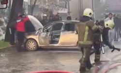 Bursa'da park halindeki midibüste çıkan yangın otomobile sıçradı