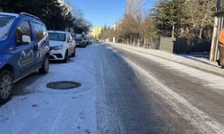 Çankaya'da yollar buz pistine döndü