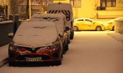 Çorum'da kar etkisini göstermeye başladı: Kent merkezi beyaza büründü