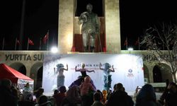 Didim Cumhuriyet Kent Meydanı'nda yılbaşı coşkusu her akşam devam ediyor