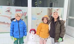 Diyadin'de çocuklar karın tadını kardan adam yaparak çıkardı