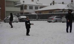Erciş'te vatandaşların kar sevinci