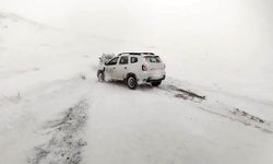 Erzurum'da kar ve tipi ulaşımı durma noktasına getirdi