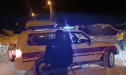 Iğdır'da karla kapanan köyde yaralanan vatandaşa ekipler ulaştı
