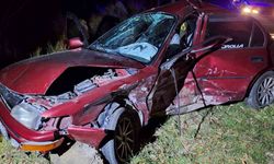 İki otomobil çarpıştı: 1 ölü, 2 yaralı