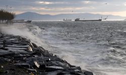 İstanbul'da fırtına etkili oluyor: Dalgalar sahili dövdü