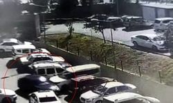 Kalp krizi geçiren sürücü hastane otoparkında 7 araca çarptı: O anlar kamerada