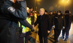 Konya protokolü, sürücülerin ve polislerin yeni yılını kutladı