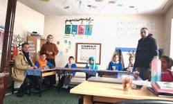 Köy okulu öğrencilerine waffle sürprizi