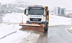 Malatya'da karla mücadele sürüyor