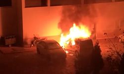 Park halindeki otomobil alev alev yandı, araç sahibi yakanın bulunmasını istedi